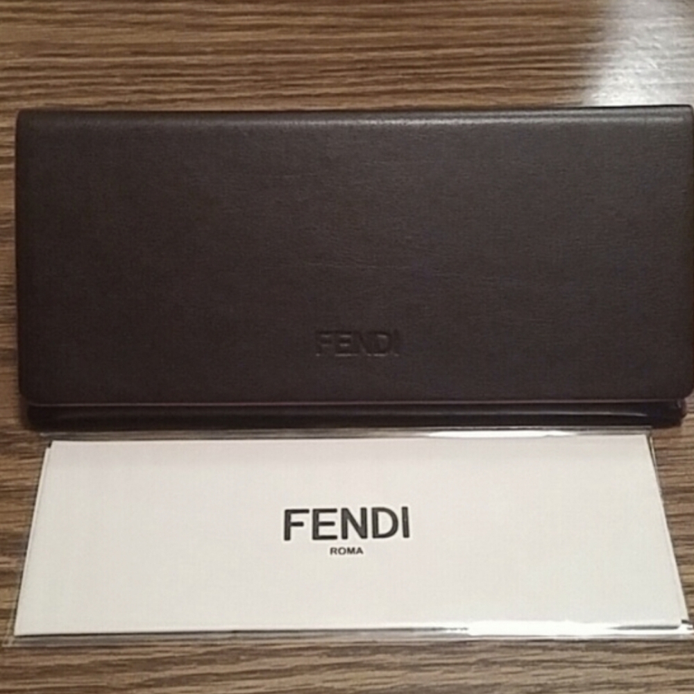 BRAND NEW 🏷 FENDI SUNGLASS CASE